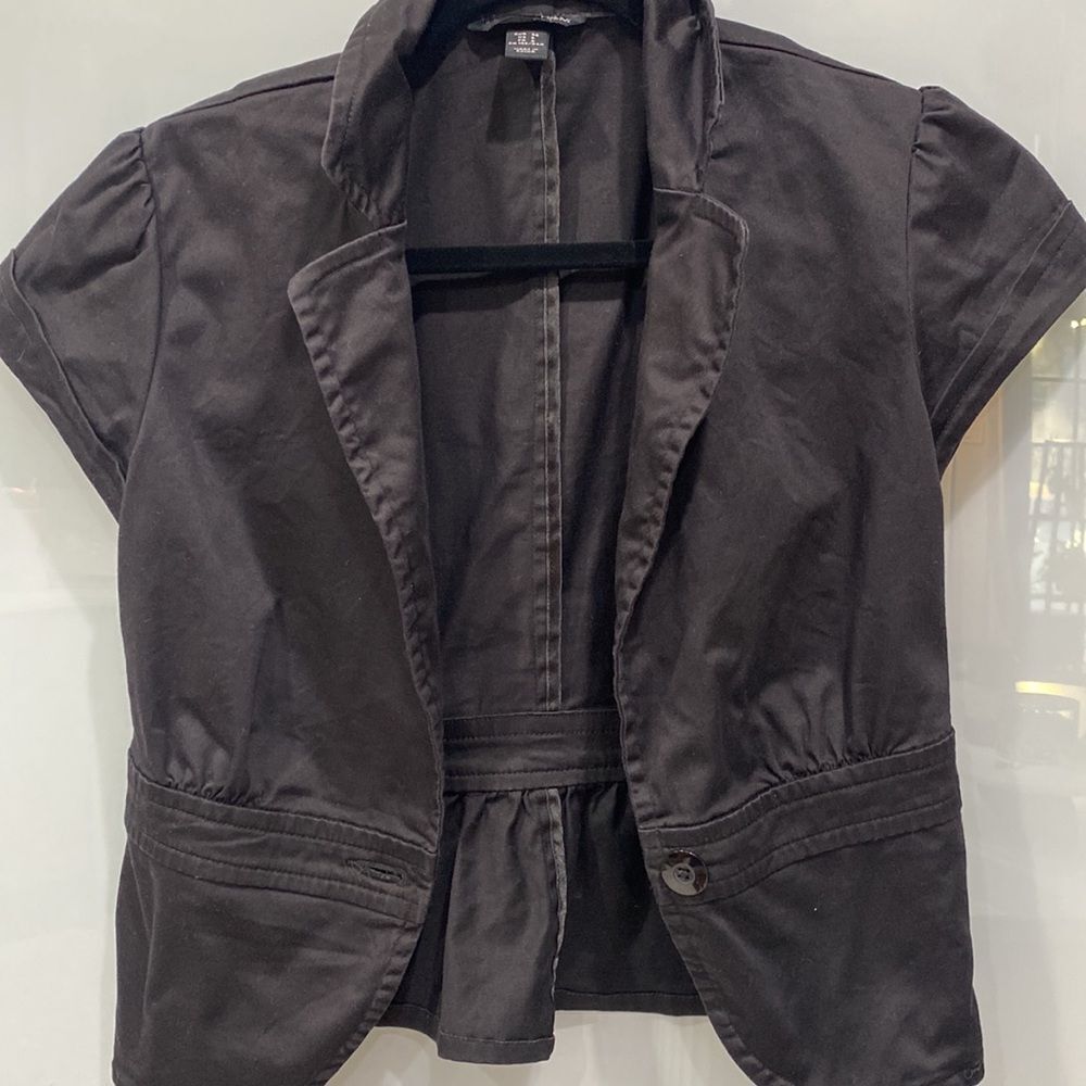 H&M Women's Black Short Sleeve Button Up Suit Blazer Jacket Sz 6 / Small - Picture 3 of 4